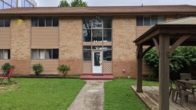 Building Photo - 1499 Hawkins St