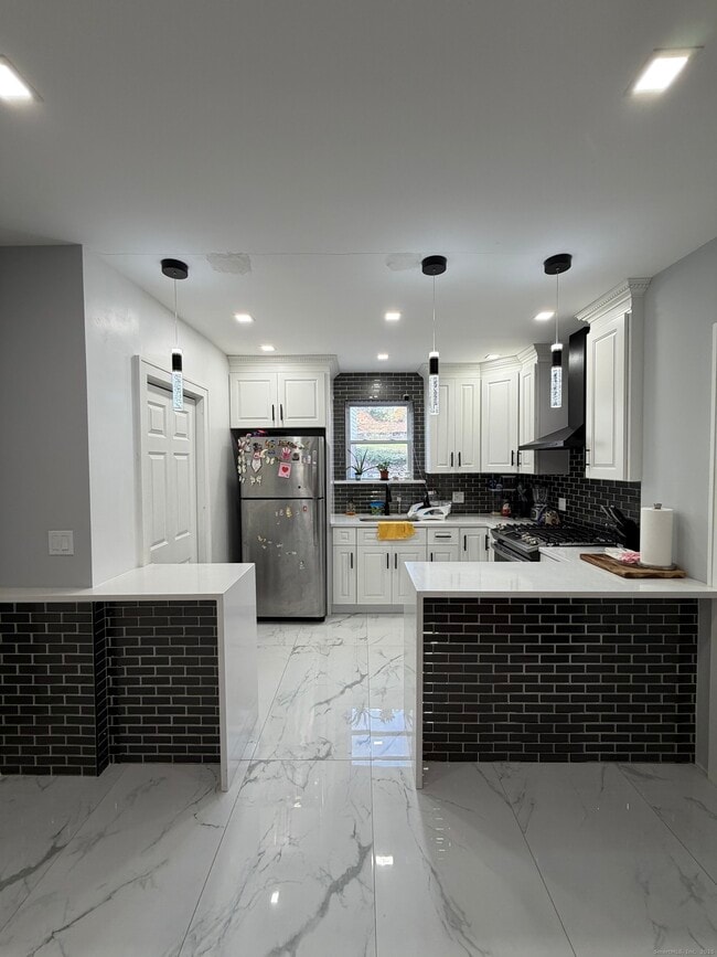 Building Photo - 2964 State St