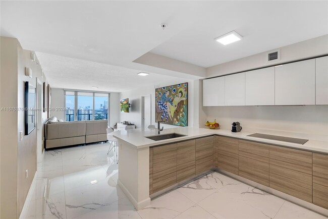 Foto del edificio - 300 Sunny Isles Blvd