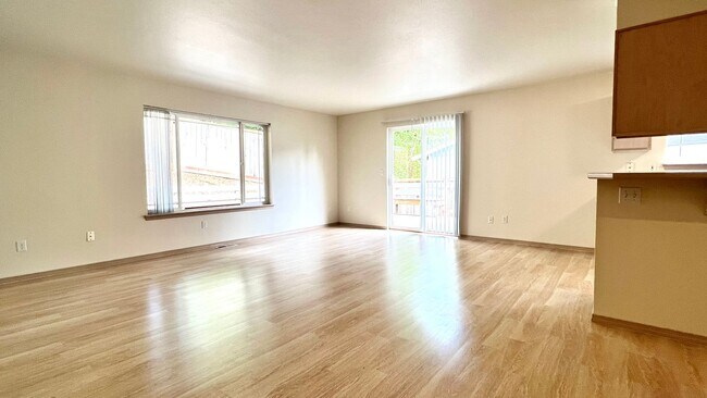 Building Photo - 3 Bedroom, 2 Full Bath on Corner Lot with ...