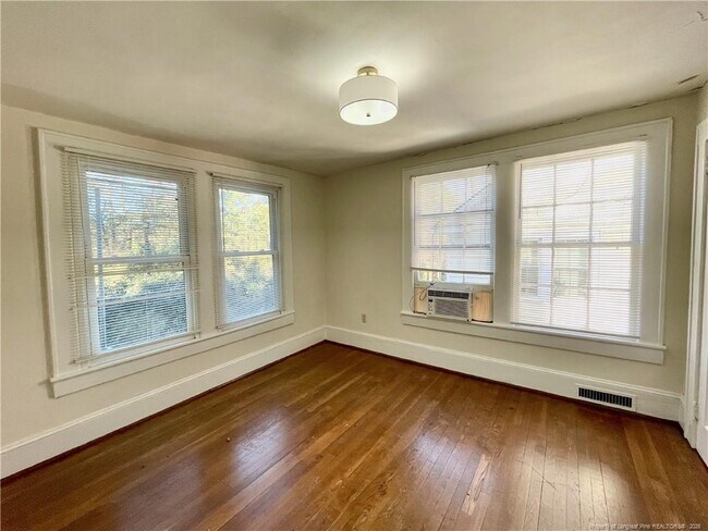 Foto del edificio - 117 Woodside Ave