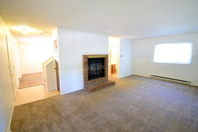 Building Photo - Spacious 3 Bedroom in Fort Collins!