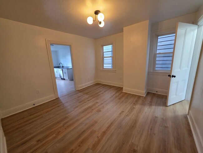 Foto del edificio - Newly Updated 3 bedroom 1 bathroom Apartment for Rent!