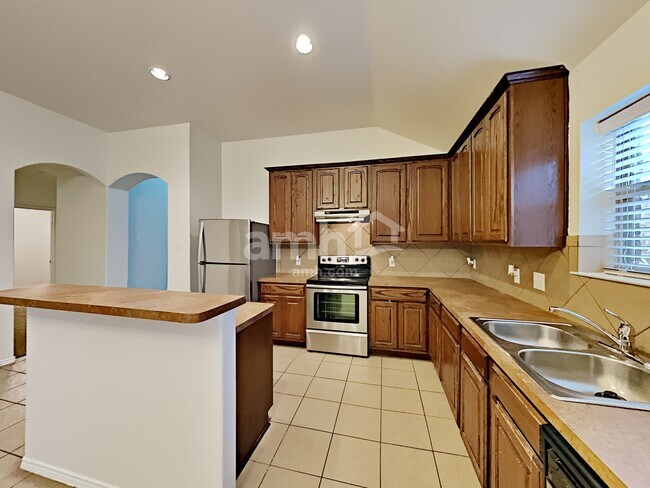 Foto del edificio - 6412 Spring Ranch Dr
