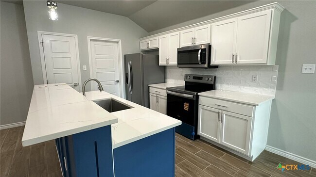 Building Photo - 5202 White Rose Dr