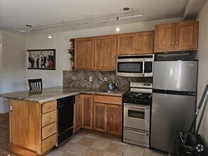 Building Photo - 130 E Kelly Ave