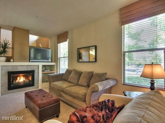 Foto del edificio - 2 br, 2.5 bath Townhome - 549 MANHATTAN PL