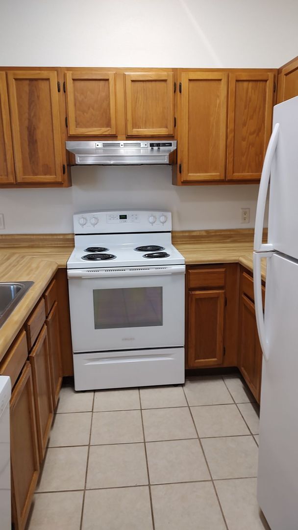 Building Photo - Cozy 1Bed/1Ba Unit Ideally Located & Withi...
