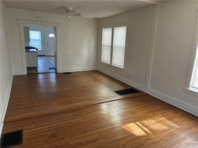 Building Photo - 225 Marlborough Rd