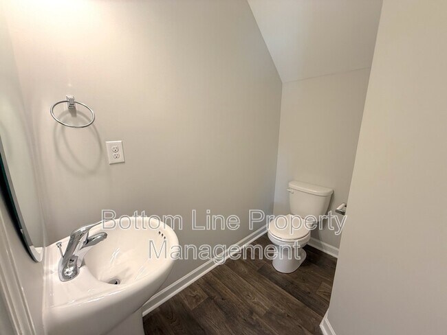 Foto del edificio - 6104 Guildford Hill Ln