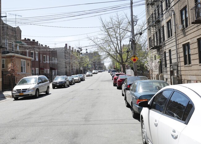 Foto del edificio - 3038 Wallace Ave