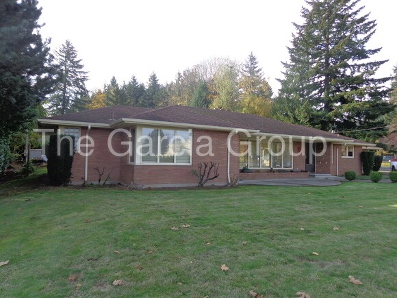 Primary Photo - 15000 NE Halsey St