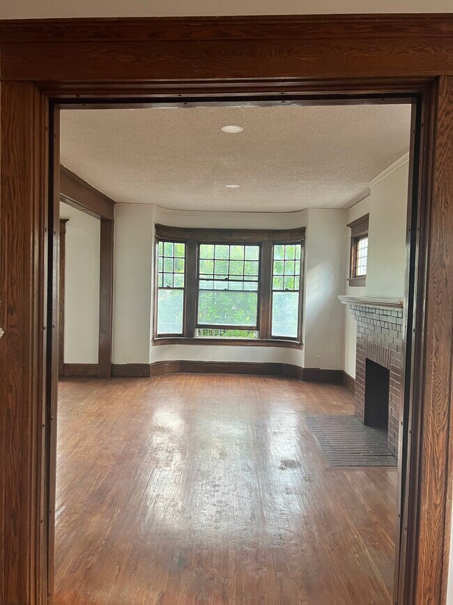 Foto del edificio - 426 W Delavan Ave