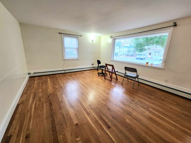 Building Photo - 206 A Adams St