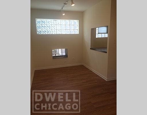 Building Photo - 6000 N Kenmore Ave