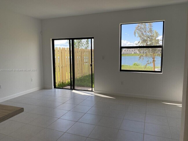Foto del edificio - 10124 SW 228th Terrace