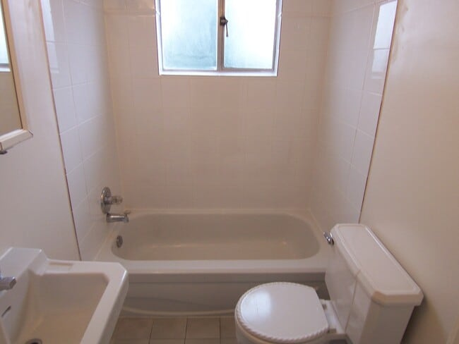 Building Photo - 3066 Clark Dr