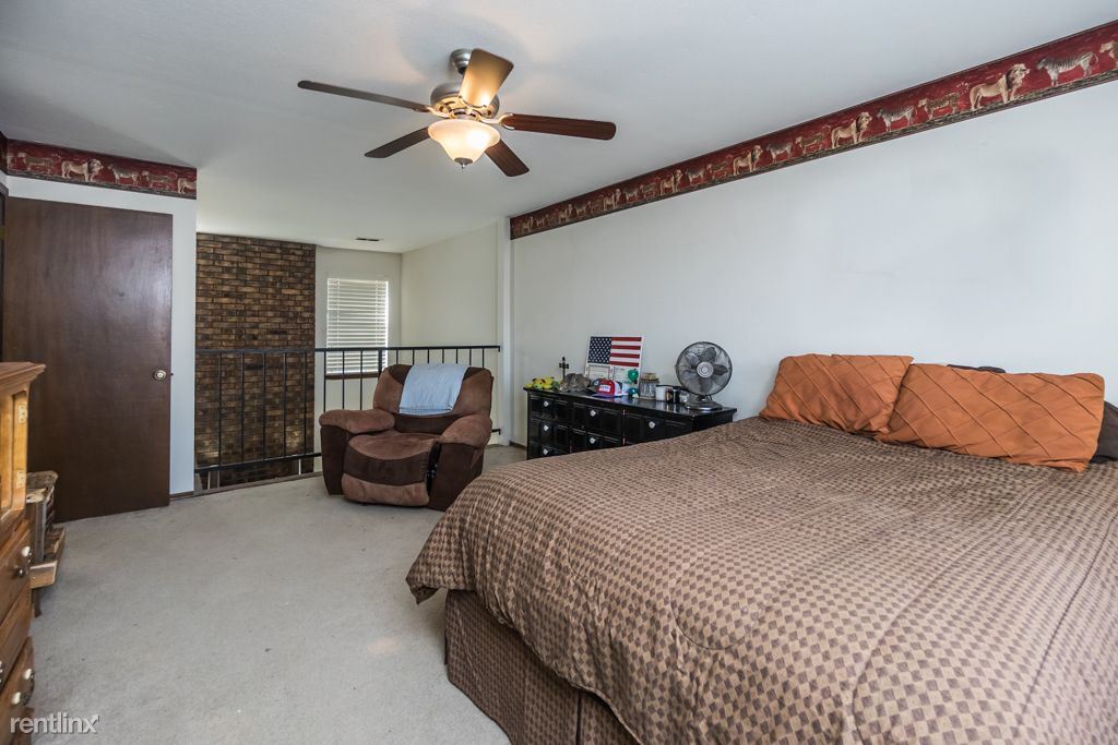 Foto principal - 831 Two Forty Pl