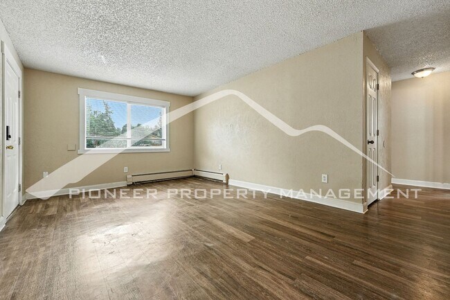 Building Photo - Charming Condo with Washer/Dryer and Reserved Parking