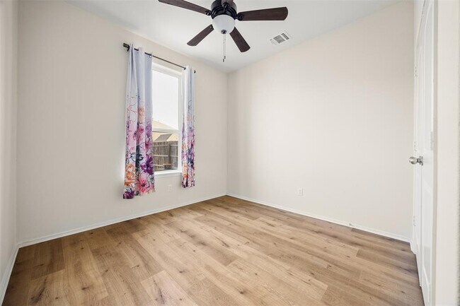 Building Photo - 280 La Dera Dr