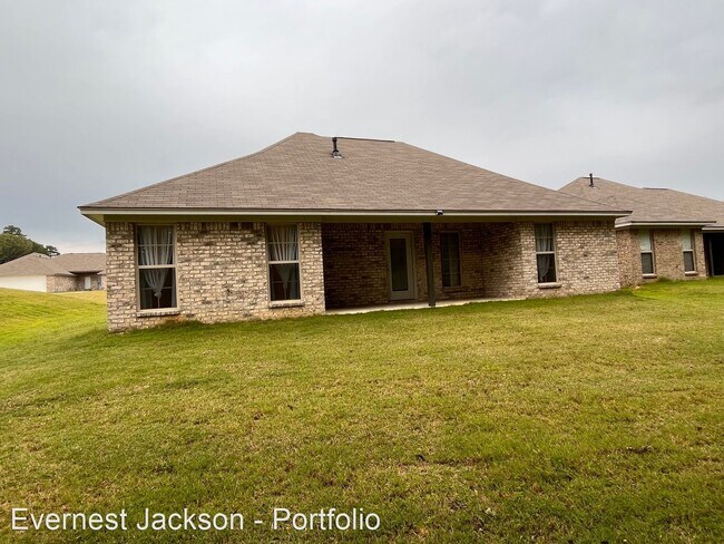 Building Photo - 3 br, 2 bath House - 569 Silver Hill Dr