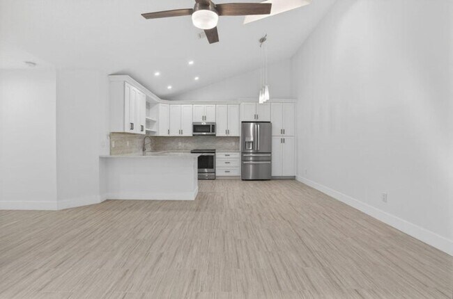 Foto del edificio - 5230 Woodruff Ln