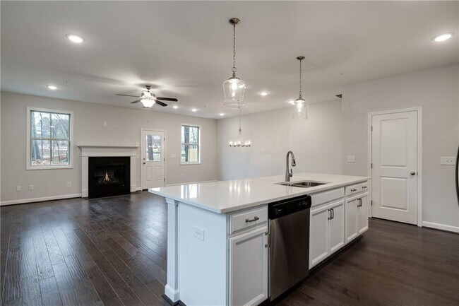 Building Photo - 1095 Lawanna Dr