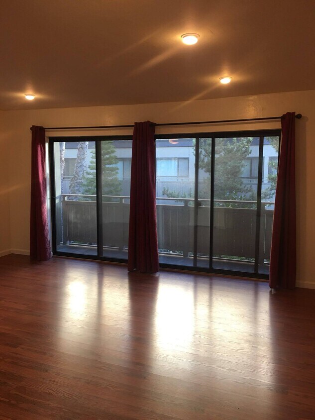 Living area - 1817 California St
