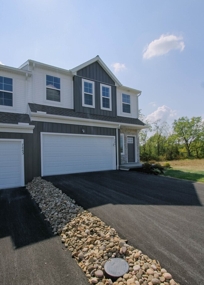 Building Photo - 7861 Oak Brook Dr