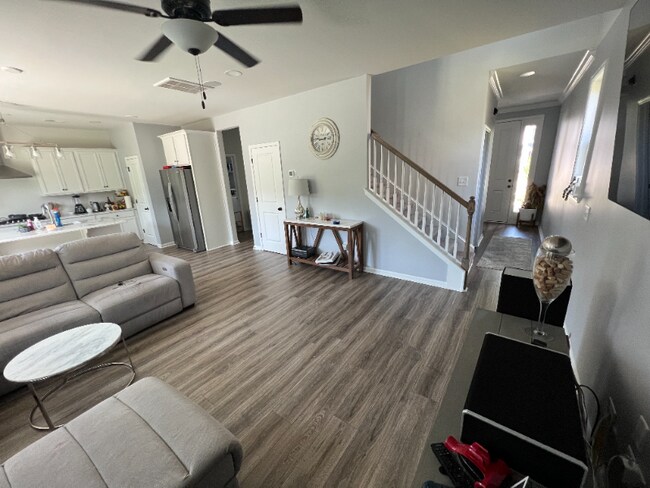 Foto del edificio - 119 McClellan Way