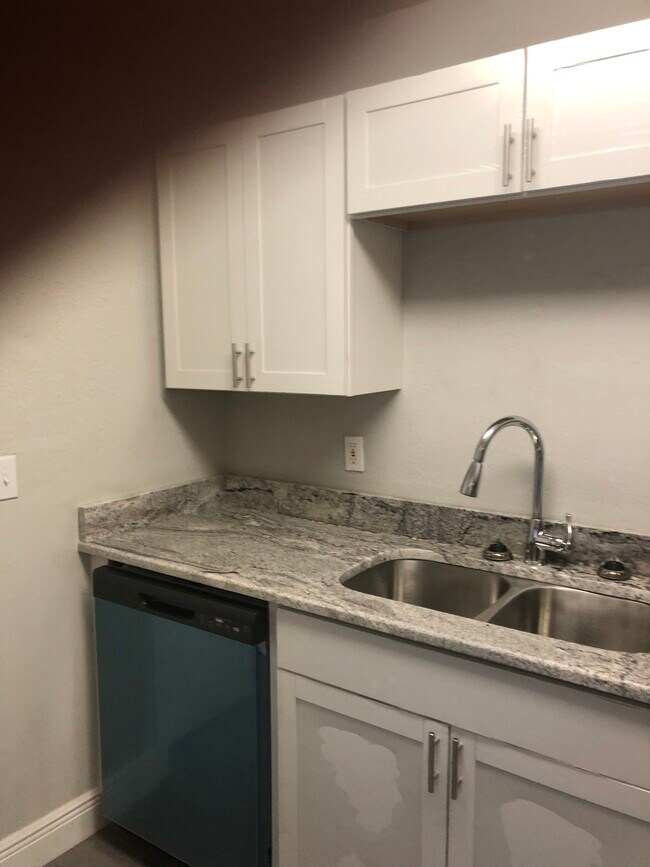 Cocina - 2520 Caper Ln