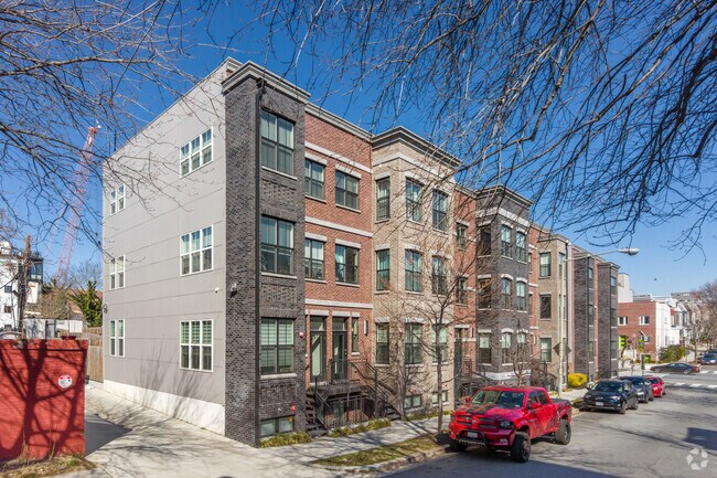 Building Photo - Girard Street Green