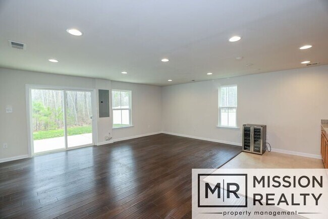 Building Photo - 437 Crofton Village Terrace