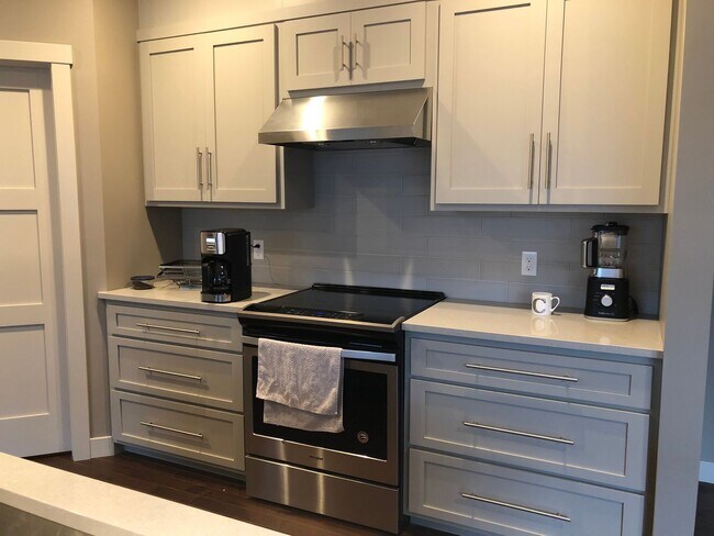 Foto del edificio - 2018 New Construction Your Home Away From Home