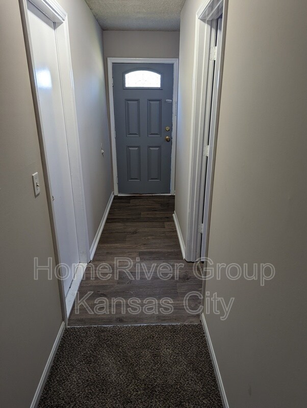Building Photo - 111 E Foxwood Dr