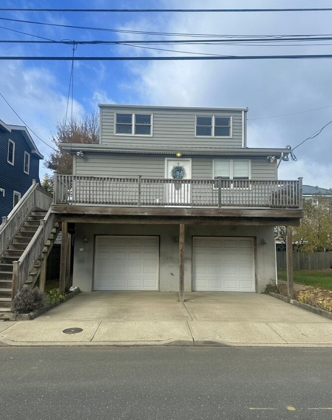 Primary Photo - 32 Barberie Ave