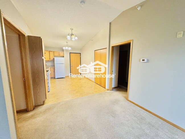 Building Photo - 1590 Parkwood Dr