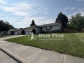 Building Photo - 1654 Garfield St