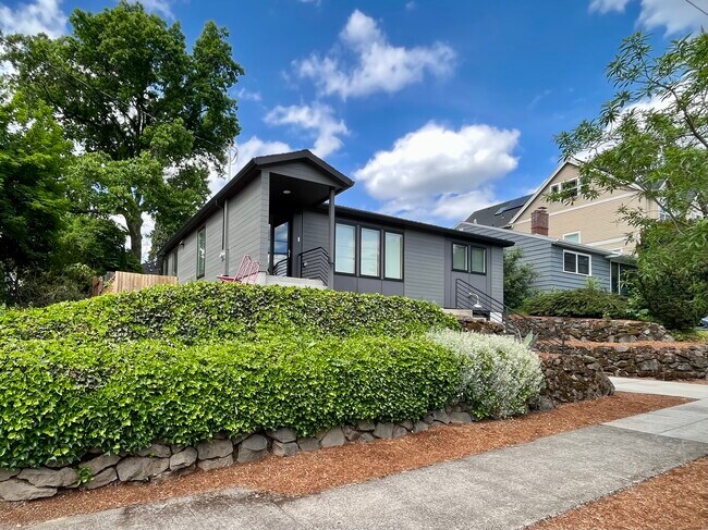 Building Photo - 3705 SE Malden St