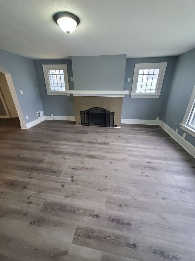 Building Photo - 417-419 Madison St duplex