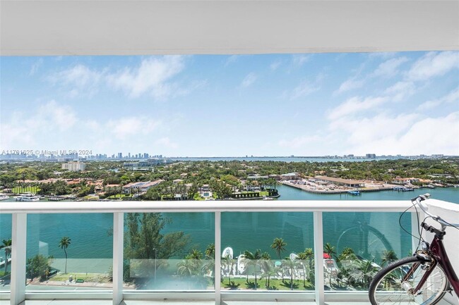 Foto del edificio - 5001 Collins Ave