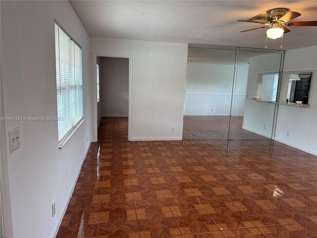 Foto del edificio - 717 SW 79th Ave