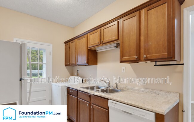 Foto del edificio - 663 Moss Rd