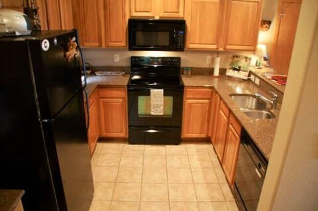 Building Photo - Long Term or Seasonal: Warm inviting condo...