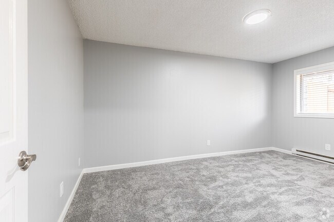 2 habitaciones, 1,5 baños - 905 pies cuadrados - Dormitorio 1 - Capitol Gardens