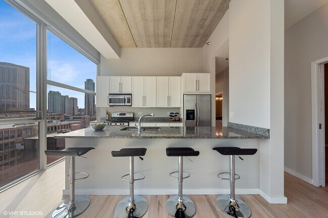 Foto del edificio - 630 N Franklin St