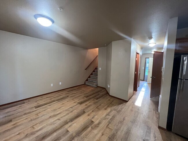 Foto del edificio - Gorgeous Mandalay Estate Townhome!