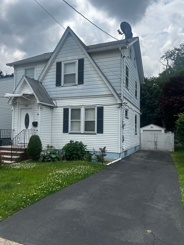 Primary Photo - 208-210 Vernon Ave
