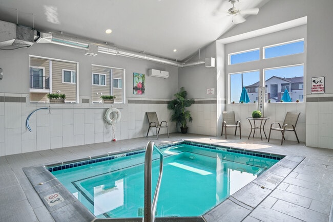 Hot Tub - Gateway Apartments