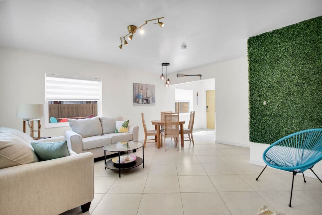 Foto principal - 1850 SW 24th St